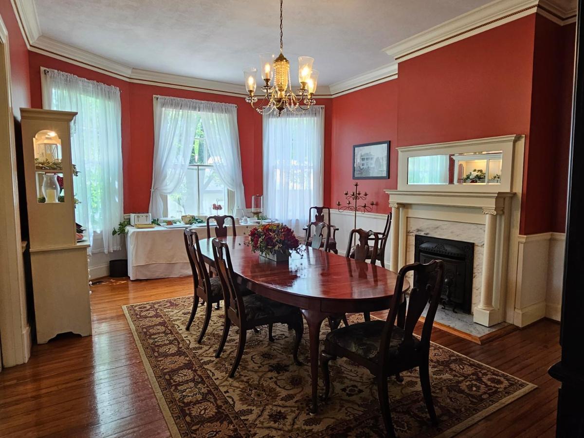 Winridge Manor Bed & Breakfast Madison Heights Exterior photo